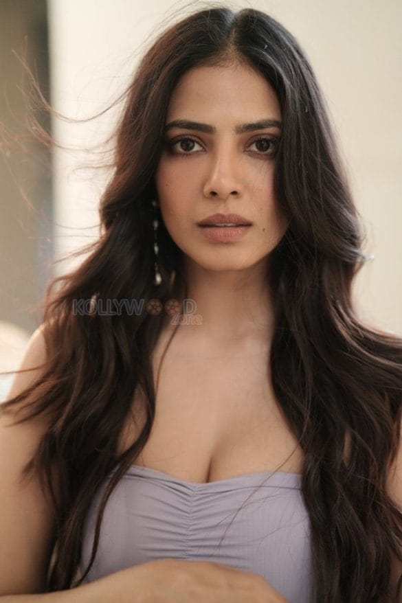 Scorching Beauty Malavika Mohanan In An Off Shoulder Cleavage Showing