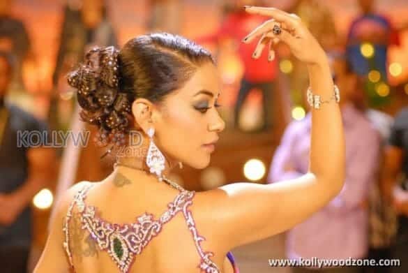 Glamour Actress Mumaith Khan Photos Kollywood Zone