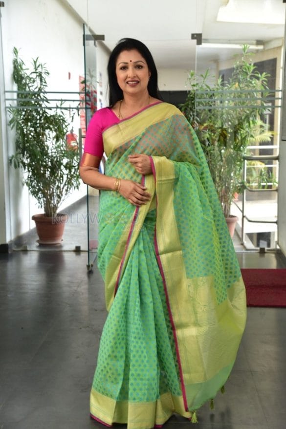 Actress Gautami At Anni Manchi Sakunamule Interview Pictures