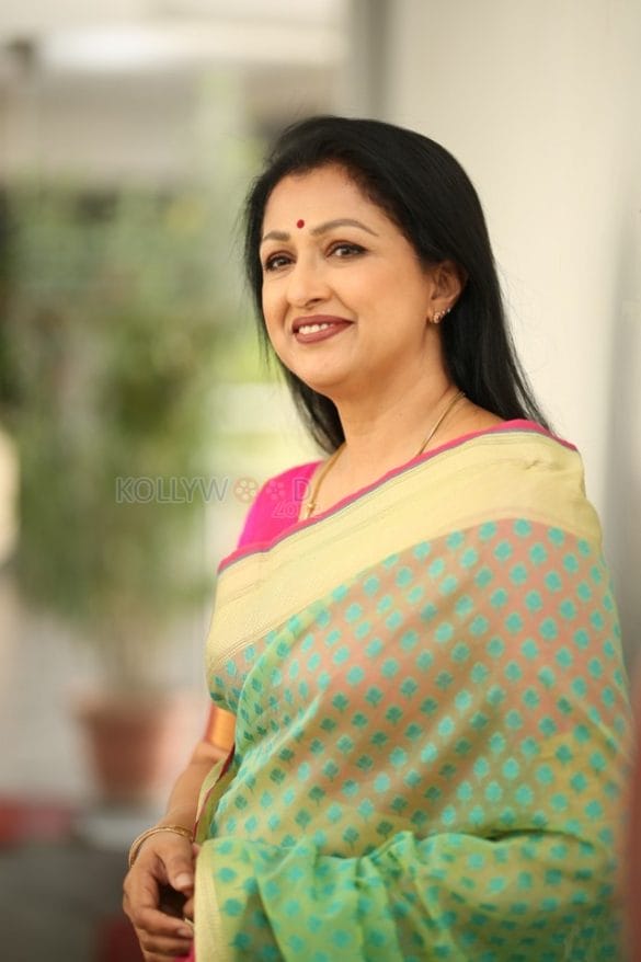 Actress Gautami At Anni Manchi Sakunamule Interview Pictures