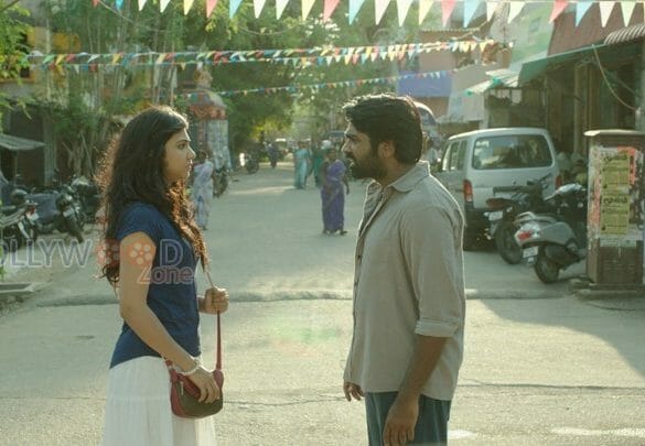 Kadhalum Kadanthu Pogum Movie Review