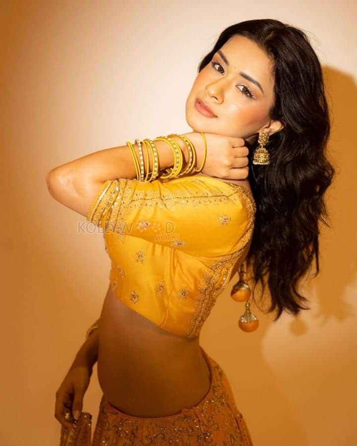 Beautiful Avneet Kaur in a Mustard Yellow Golden Lehenga Photos 02