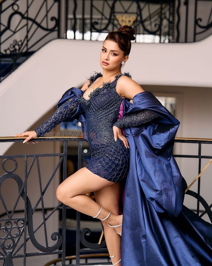 Captivating Avneet Kaur in a Blue Dress at Cannes 2024 Pictures 04