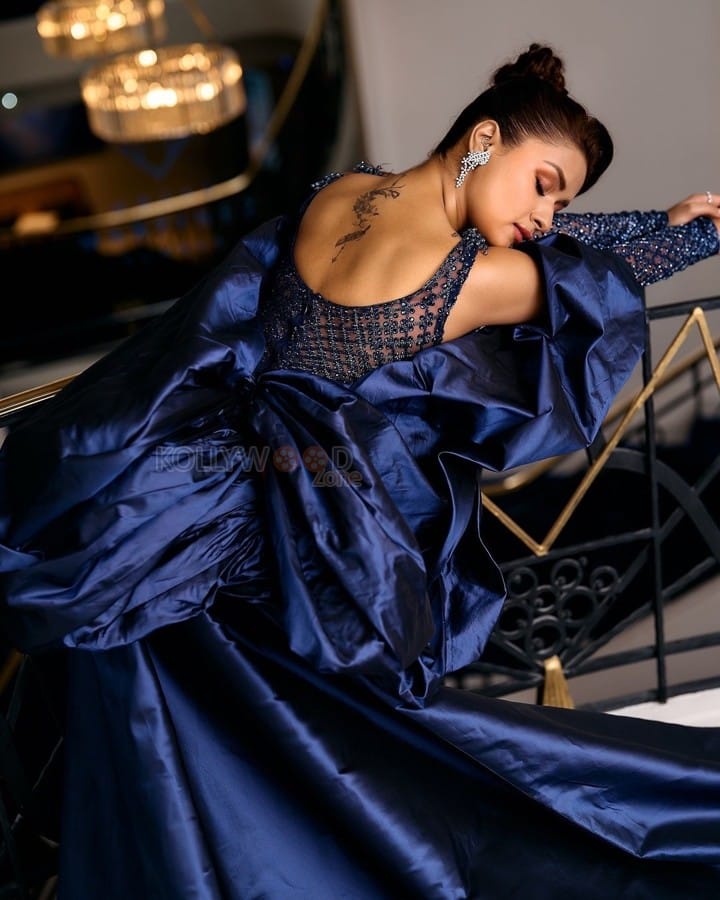 Captivating Avneet Kaur in a Blue Dress at Cannes 2024 Pictures 09