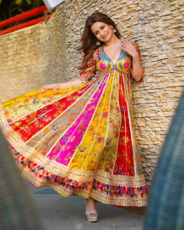 Pretty Avneet Kaur in a Colorful Anarkali Suit Photos 02