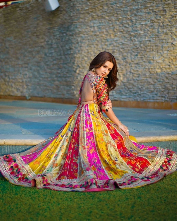 Pretty Avneet Kaur in a Colorful Anarkali Suit Photos 06