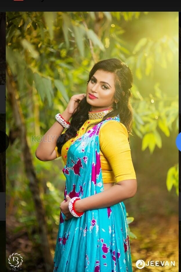 Aan Devathai Joker Actress Ramya Pandian Photos