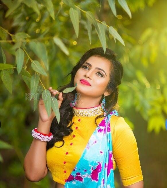 Aan Devathai Joker Actress Ramya Pandian Photos