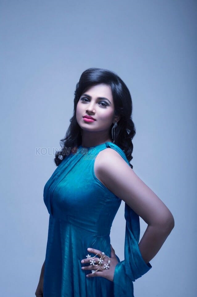 Aan Devathai Joker Actress Ramya Pandian Photos