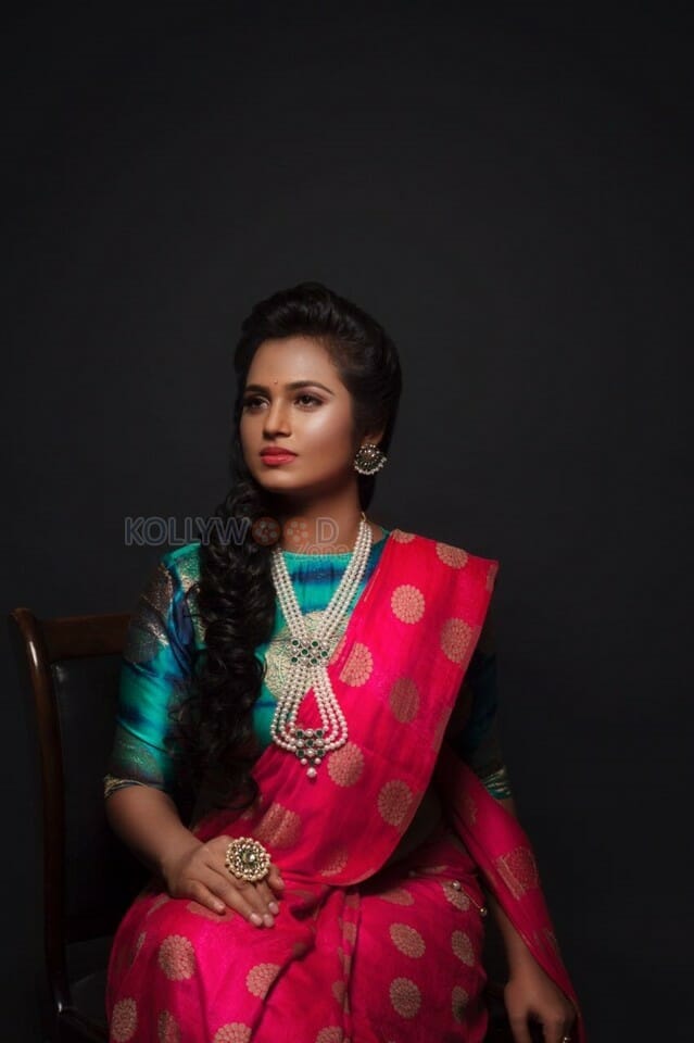 Aan Devathai Joker Actress Ramya Pandian Photos