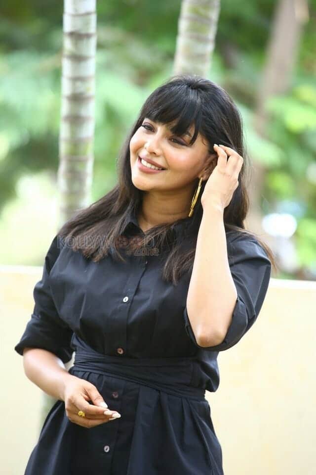 Actress Aishwarya Lekshmi at Godse Movie Interview Photos 29