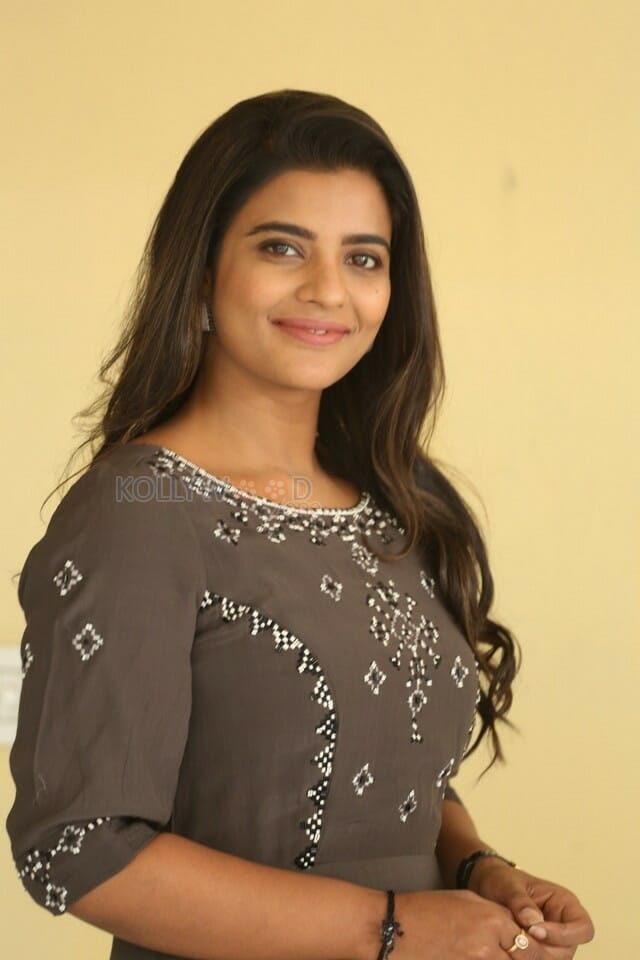 Actress Aishwarya Rajesh At World Famous Lover Interview Pictures