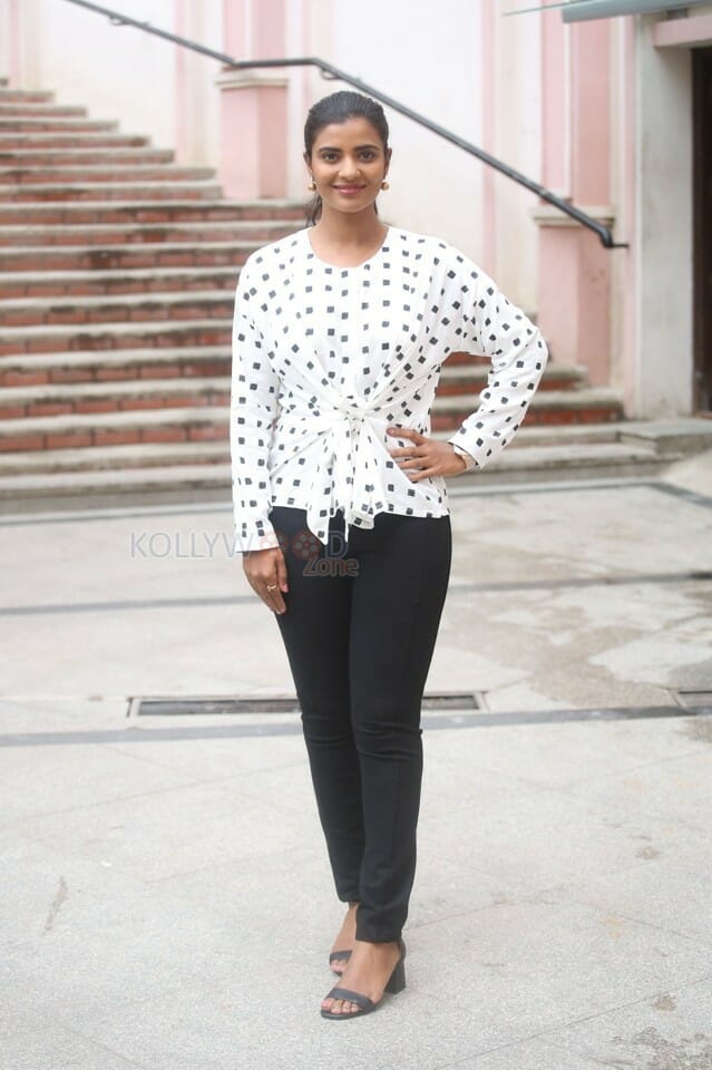 Actress Aishwarya Rajesh Interview Pictures