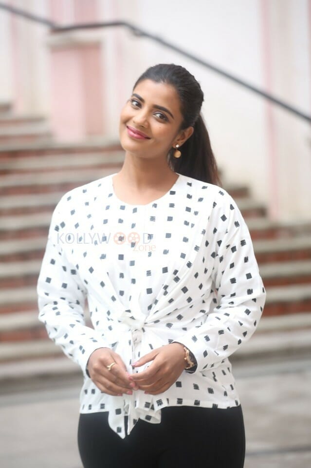 Actress Aishwarya Rajesh Interview Pictures