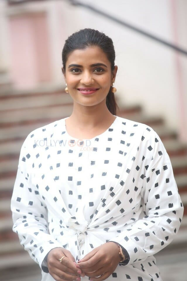 Actress Aishwarya Rajesh Interview Pictures