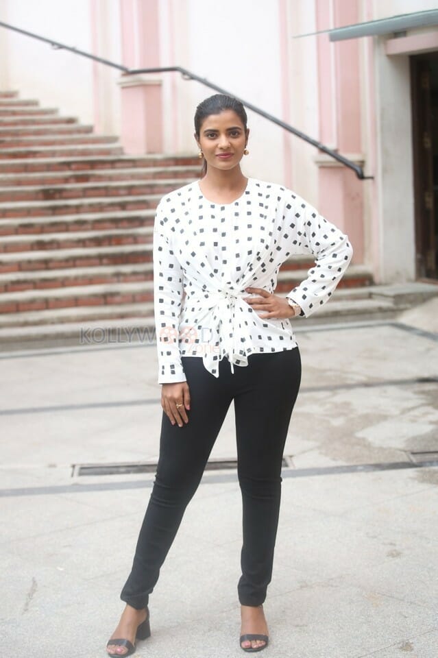 Actress Aishwarya Rajesh Interview Pictures