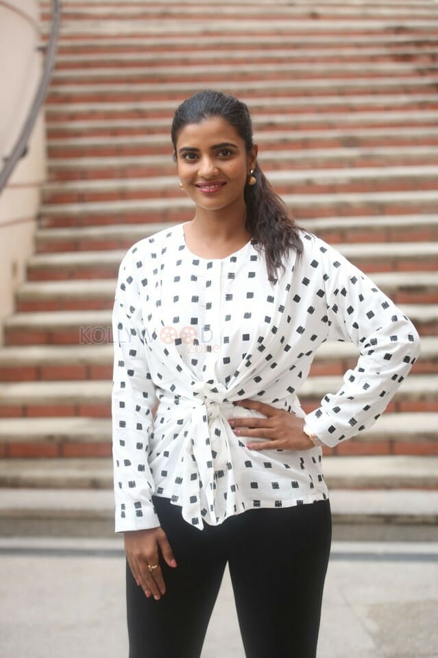 Actress Aishwarya Rajesh Interview Pictures