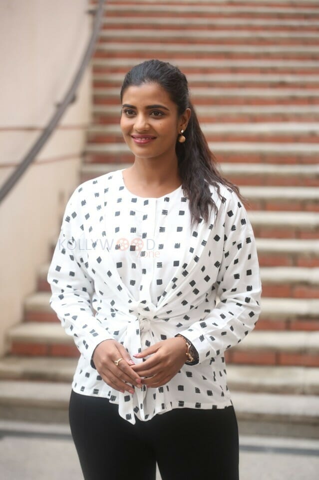 Actress Aishwarya Rajesh Interview Pictures