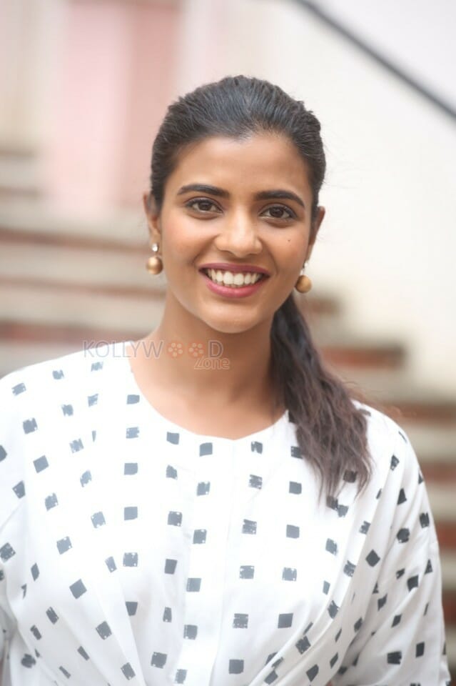 Actress Aishwarya Rajesh Interview Pictures