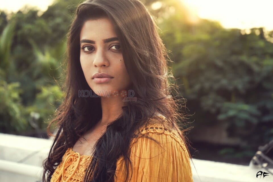 Actress Aishwarya Rajesh Snazzy Photoshoot Pictures