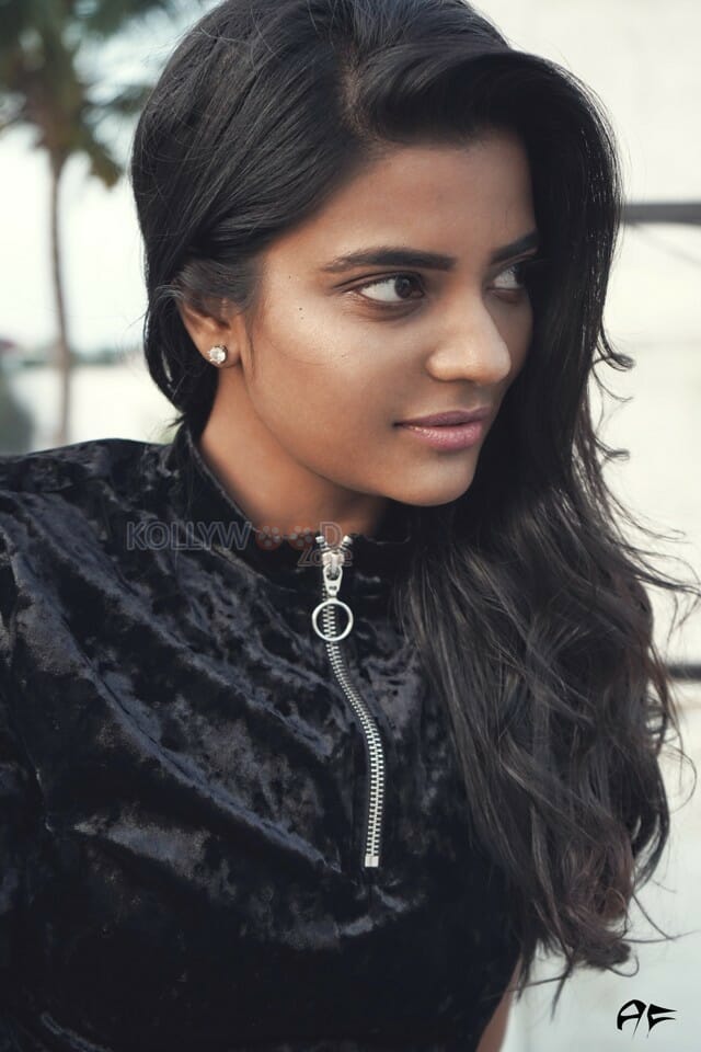 Actress Aishwarya Rajesh Snazzy Photoshoot Pictures