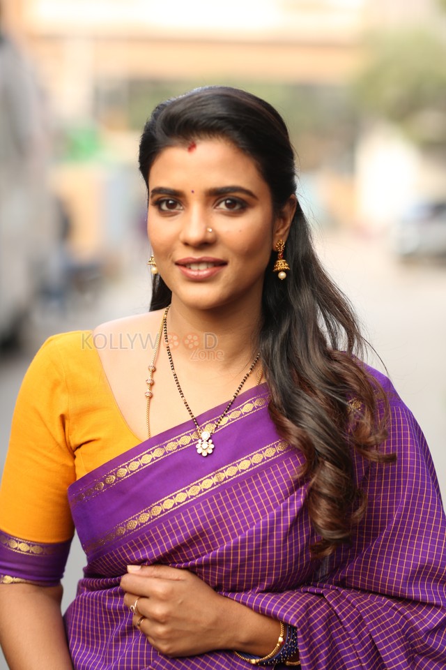 Actress Aishwarya Rajesh at Sankranthiki Vasthunnaam Release Date Press Meet Photos 08