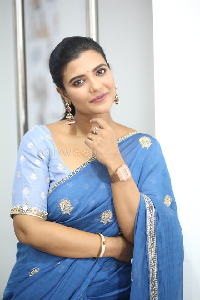 Actress Aishwarya Rajesh at Sankranthiki Vasthunnam Interview Photos 11