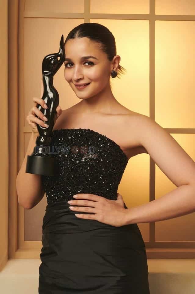 Actress Alia Bhatt with Femina Awards Photos 01