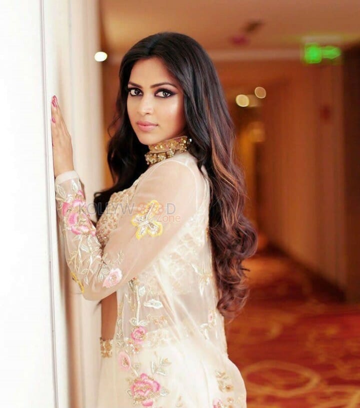 Actress Amala Paul Cute Photoshoot Pictures