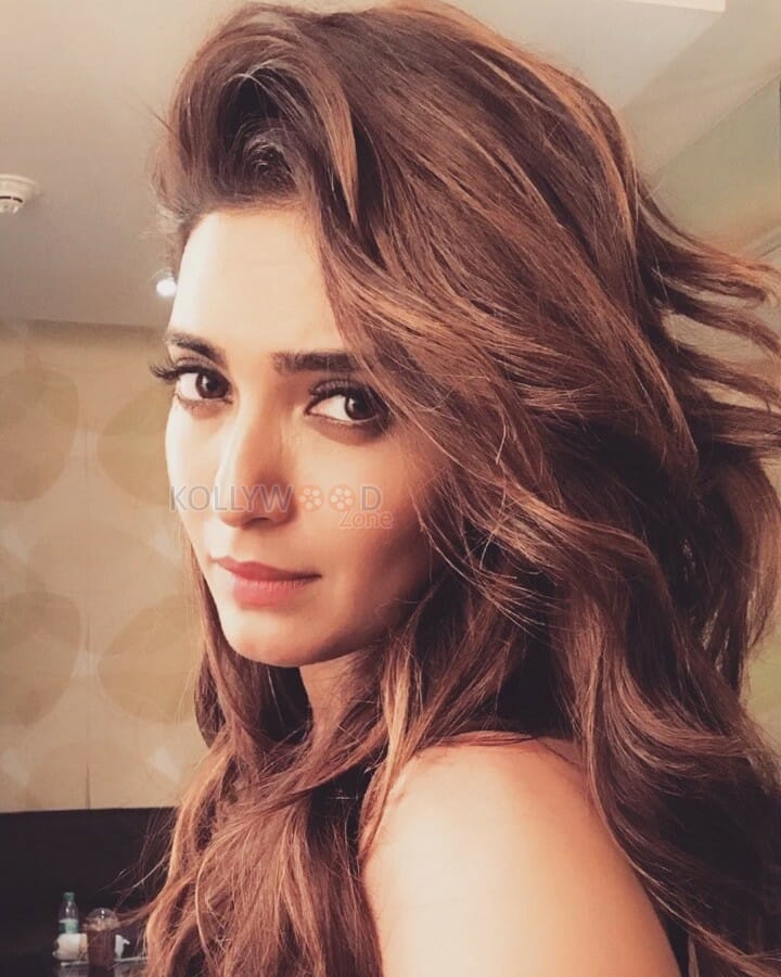 Actress And Model Karishma Tanna Photos