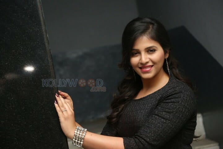 Actress Anjali New Pics