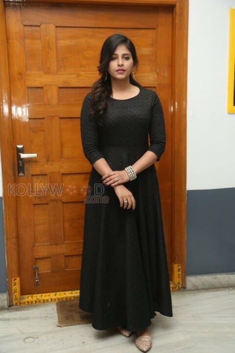 Actress Anjali New Pics