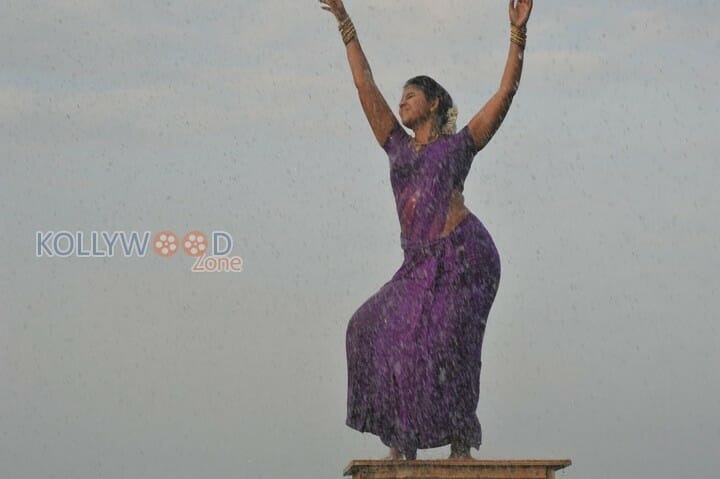 Actress Anjali Sexy Rain Dance Pictures