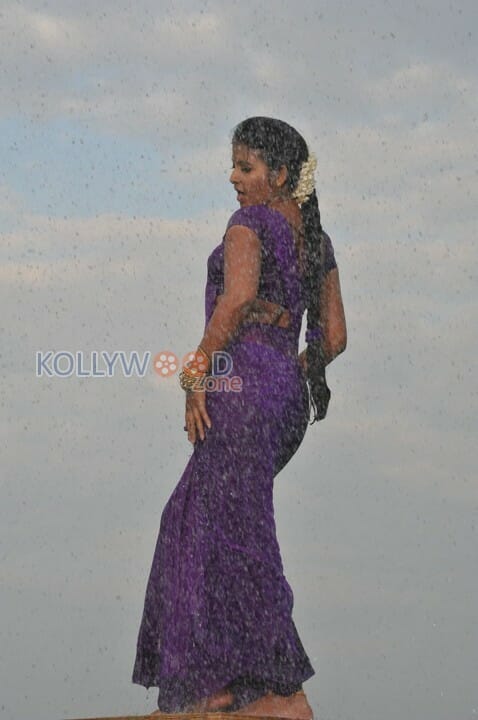 Actress Anjali Sexy Rain Dance Pictures