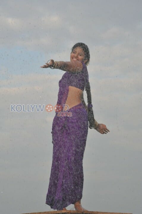 Actress Anjali Sexy Rain Dance Pictures