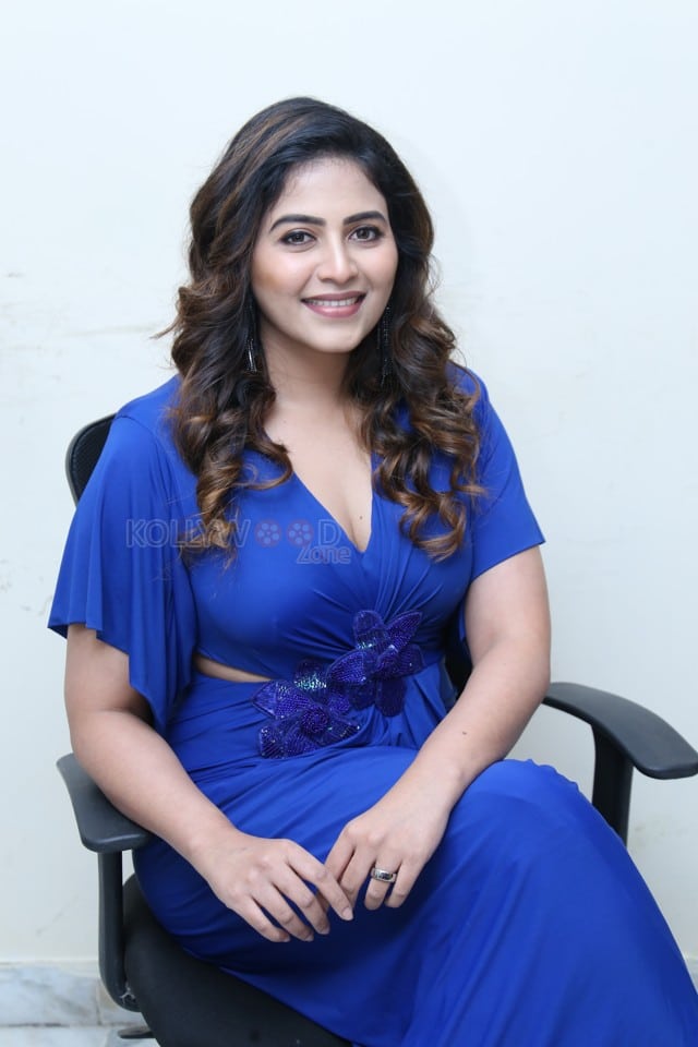 Actress Anjali at Game Changer Interview Pictures 12