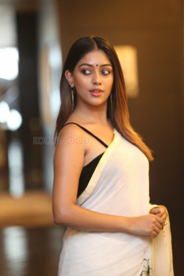 Actress Anu Emmanuel Sexy In White Saree Photos