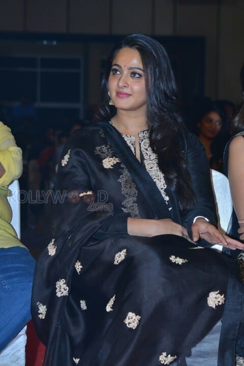 Actress Anushka Shetty New Stills