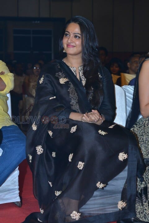 Actress Anushka Shetty New Stills