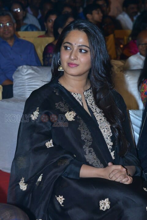 Actress Anushka Shetty New Stills