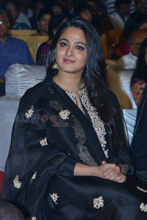 Actress Anushka Shetty New Stills