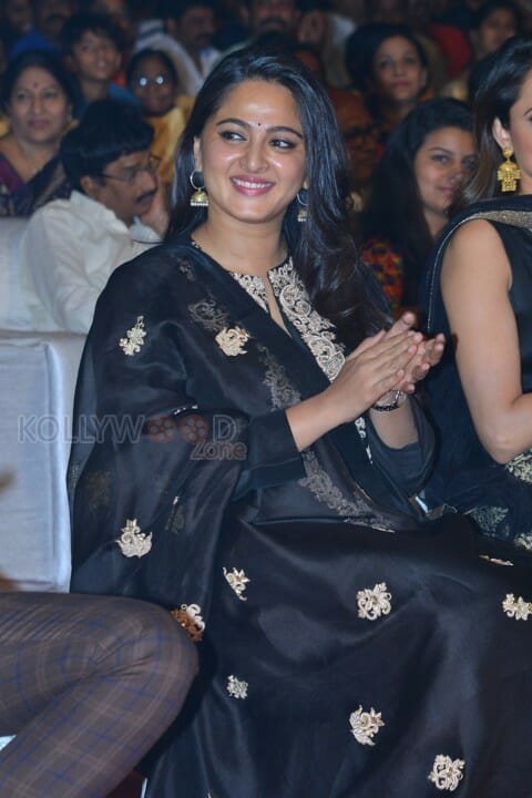 Actress Anushka Shetty New Stills