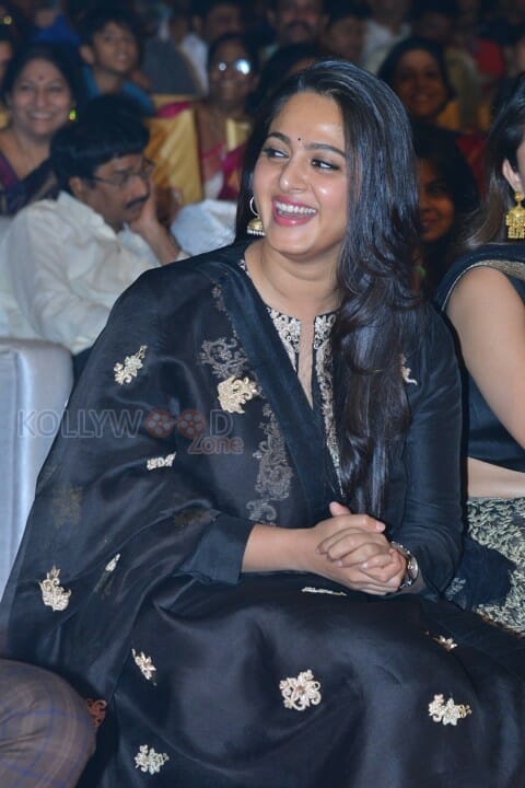 Actress Anushka Shetty New Stills