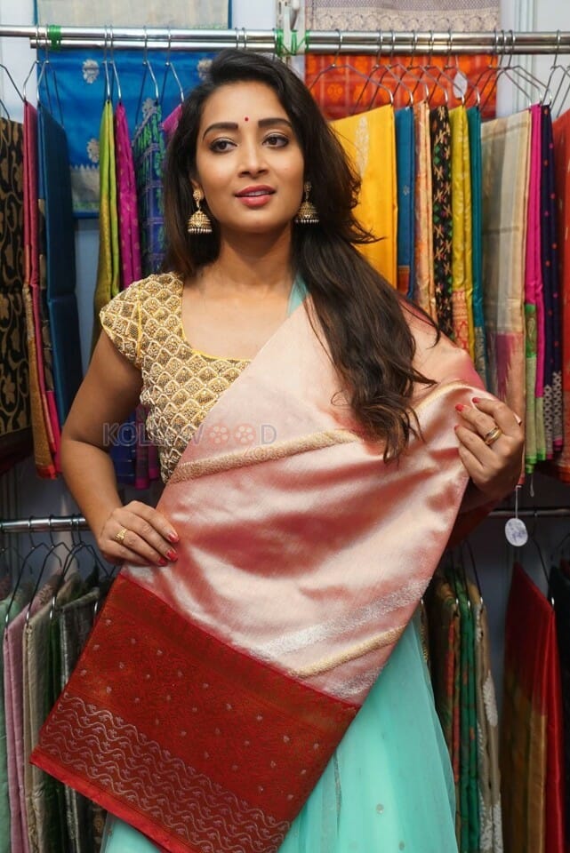 Actress Bhanu Sree Inaugurates Trendz Vivah Expo At Taj Krishna Photos