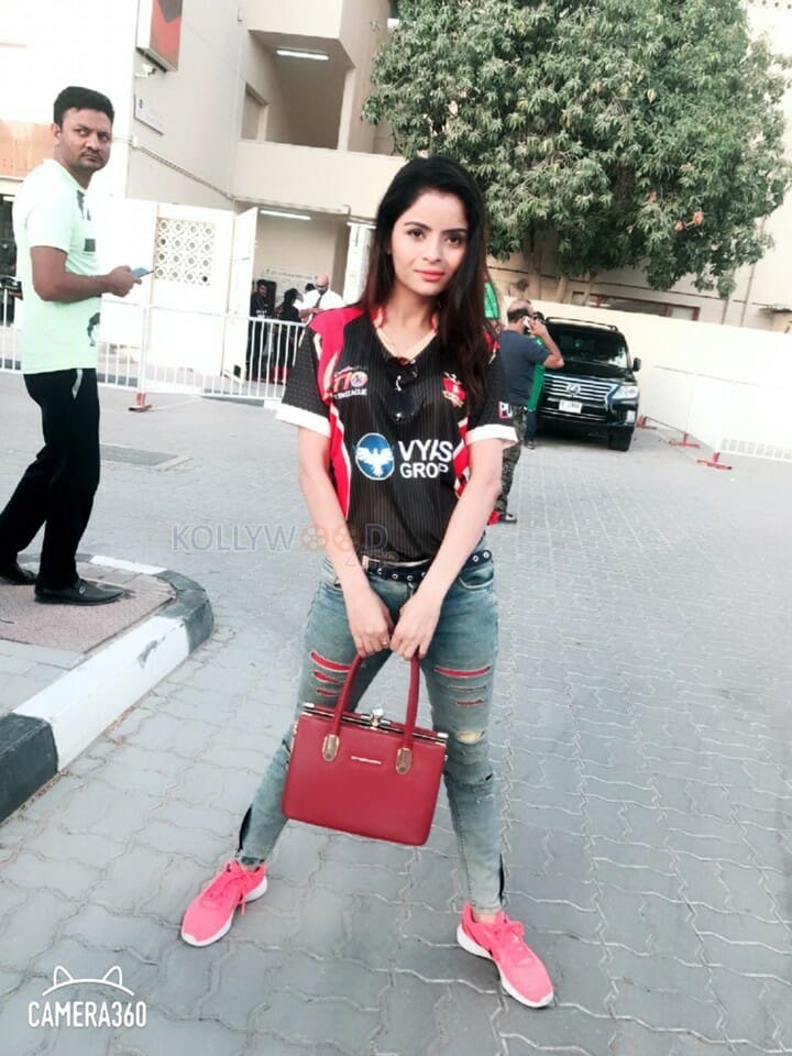 Actress Gehana Vasisth At Cricket Stadium Photos