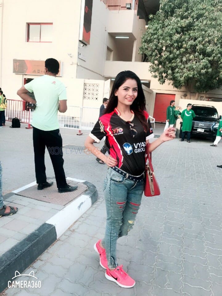 Actress Gehana Vasisth At Cricket Stadium Photos