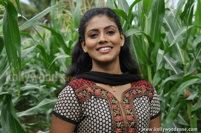 Actress Iniya In Ammavin Kaippesi Movie Stills