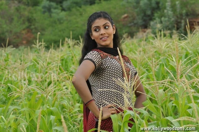 Actress Iniya In Ammavin Kaippesi Movie Stills