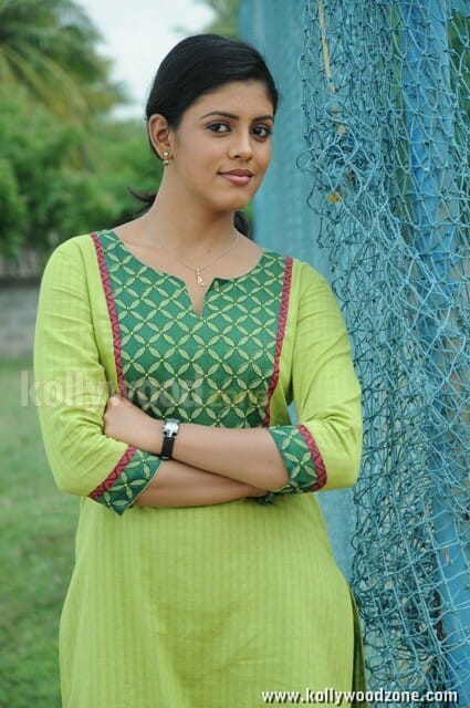 Actress Iniya In Mouna Guru Movie Pics