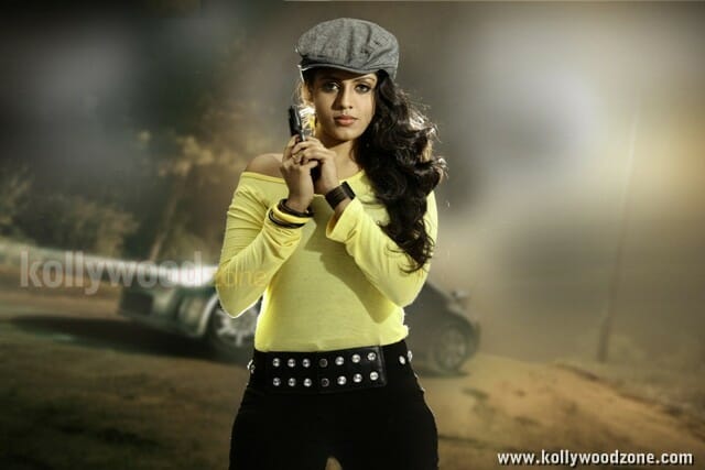 Actress Iniya Latest Pictures